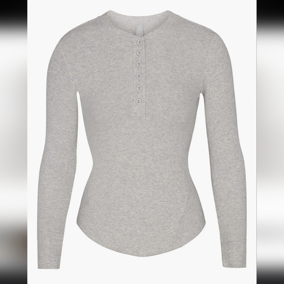 NWT SKIMS RIBBED STRETCH COTTON HENLEY TOP IN LIGHT HEATHER GREY SIZE XXS - Picture 1 of 10